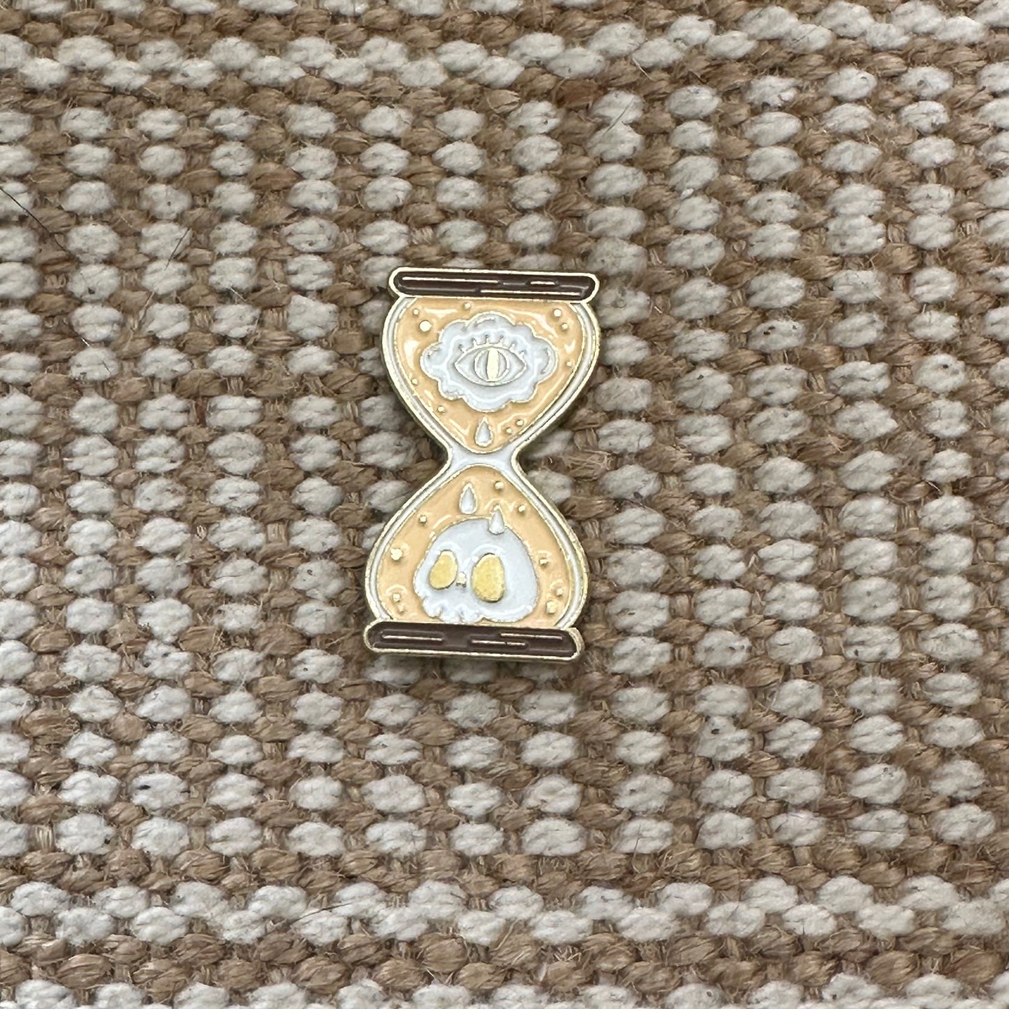 Hourglass with Skull!